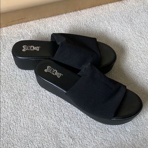Black Wedges